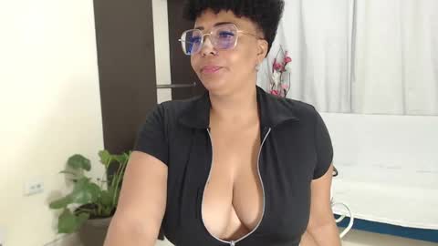Snapshot of ambarsofhia chatting on February 27, 9:25 pm  Amber Sofhia  online show from February 27, 9:25 pm