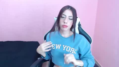 Snapshot of ambel_rose chatting on February 9, 2:06 am ambel_rose online show from February 9, 2:06 am