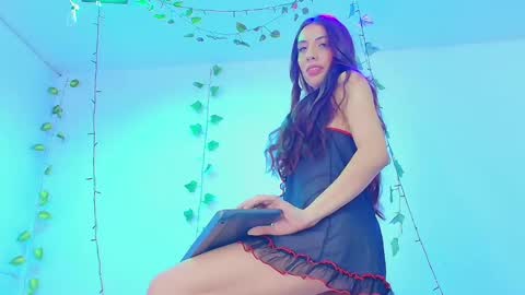 Snapshot of ambel_rose chatting on March 1, 6:35 am ambel_rose online show from March 1, 6:35 am