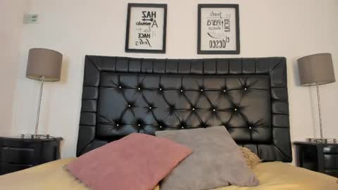 julieta  online show from April 17, 1:47 pm