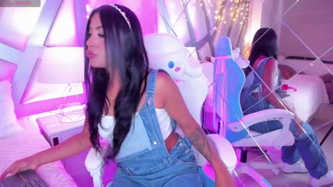 Snapshot of amber_villalobos chatting on January 14, 3:43 am Tell me Amber online show from January 14, 3:43 am