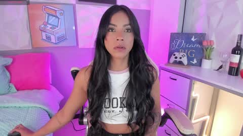 Snapshot of amber_villalobos chatting on April 3, 4:43 am Tell me Amber online show from April 3, 4:43 am