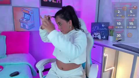 Snapshot of amber_villalobos chatting on April 16, 3:51 am Tell me Amber online show from April 16, 3:51 am