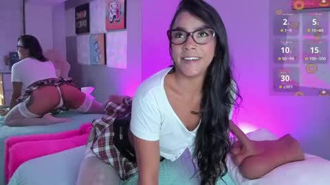 Snapshot of amber_villalobos chatting on April 25, 3:53 am Tell me Amber online show from April 25, 3:53 am