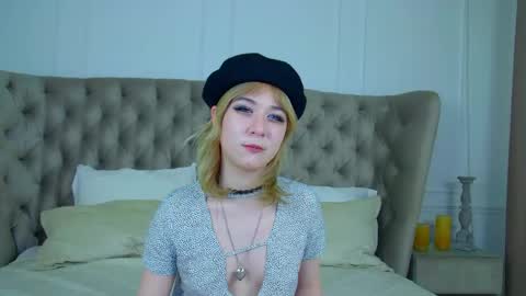 Snapshot of amberbauman chatting on April 18, 5:50 pm AmberBauman online show from April 18, 5:50 pm
