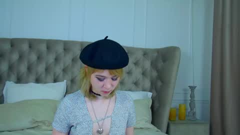 Snapshot of amberbauman chatting on April 18, 7:58 pm AmberBauman online show from April 18, 7:58 pm