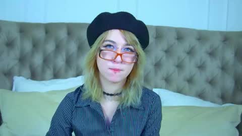 Snapshot of amberbauman chatting on April 24, 4:20 pm AmberBauman online show from April 24, 4:20 pm