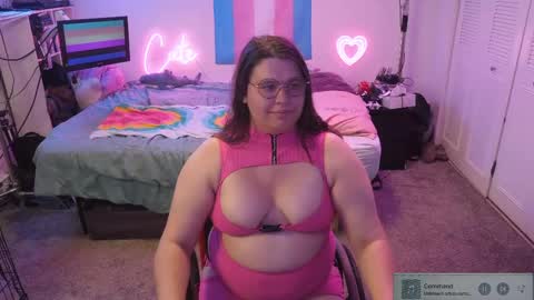 Snapshot of ambercutewheels chatting on June 1, 10:39 am Amber Cute Wheels online show from June 1, 10:39 am