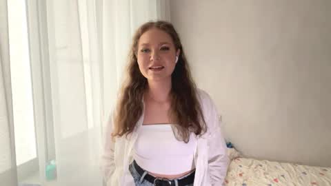 Snapshot of ameeteuscher chatting on May 7, 10:53 am Mia online show from May 7, 10:53 am