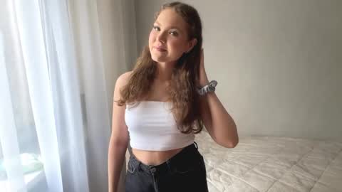 Snapshot of ameeteuscher chatting on May 14, 6:53 am Mia online show from May 14, 6:53 am