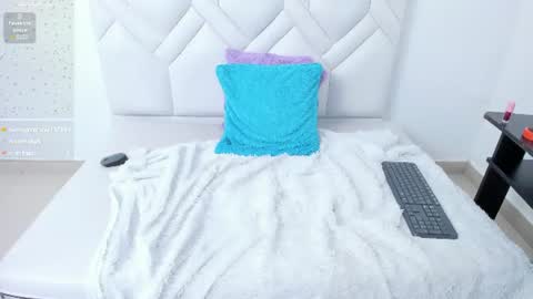 Snapshot of amelia02_ chatting on July 14, 1:50 pm Amelia02 online show from July 14, 1:50 pm