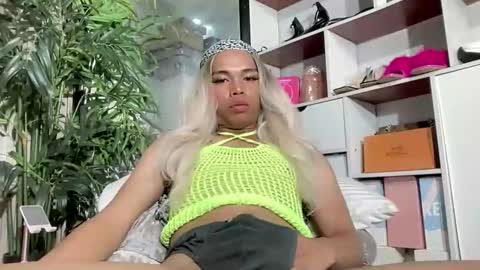 Snapshot of amelia_jones69x chatting on February 18, 3:24 am Amelia online show from February 18, 3:24 am