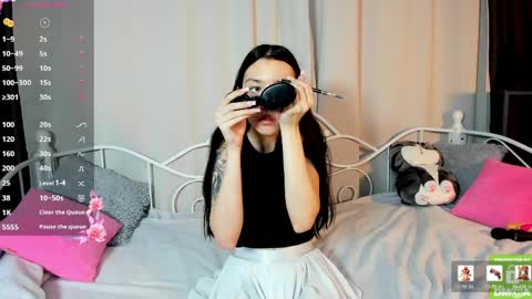 Snapshot of amelia_skyy chatting on April 1, 2:01 am Anna online show from April 1, 2:01 am