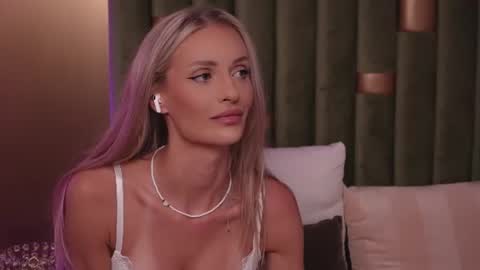 Amelia online show from July 15, 10:37 pm
