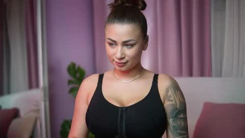 Snapshot of ameliabarbie chatting on April 15, 6:48 pm Amelia online show from April 15, 6:48 pm