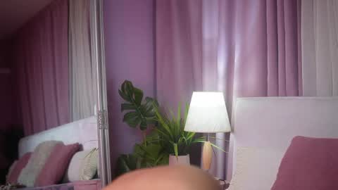 Snapshot of ameliabarbie chatting on May 23, 6:23 pm Amelia online show from May 23, 6:23 pm