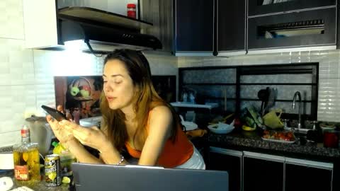 Snapshot of ameliacastro chatting on April 12, 11:43 pm Amalia Castro online show from April 12, 11:43 pm