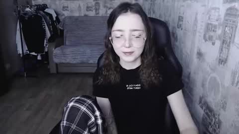 Snapshot of ameliakamishiro chatting on January 5, 11:37 am Amelia online show from January 5, 11:37 am