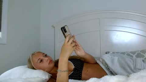 Snapshot of amelialombardi chatting on May 21, 11:12 pm Amelia Lombardi online show from May 21, 11:12 pm