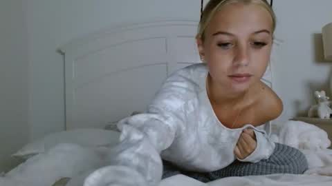 Snapshot of amelialombardi chatting on May 28, 1:36 am Amelia Lombardi online show from May 28, 1:36 am