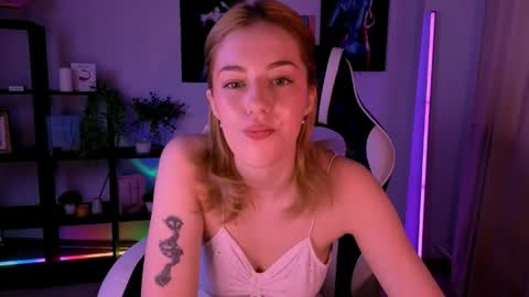 Snapshot of ameliarosaline chatting on May 28, 3:04 am ameliarosaline online show from May 28, 3:04 am