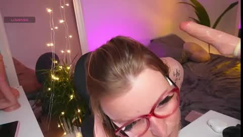 Snapshot of ameliasweety69 chatting on December 8, 7:32 pm Amelia online show from December 8, 7:32 pm