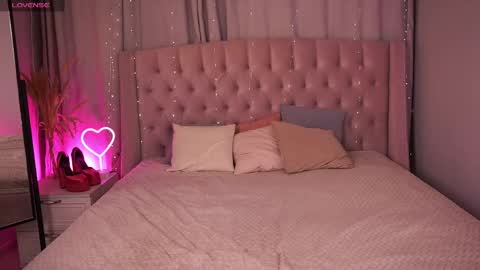  Amelia  online show from April 18, 4:16 am