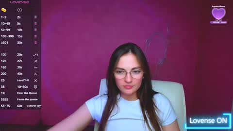 Snapshot of amelie_jackson_ chatting on December 16, 5:11 pm Amelie online show from December 16, 5:11 pm