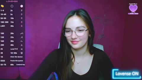 Snapshot of amelie_jackson_ chatting on December 19, 6:45 am Amelie online show from December 19, 6:45 am