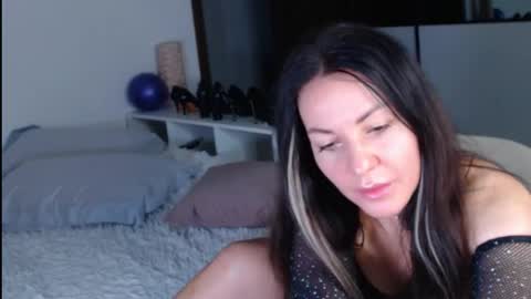 Snapshot of amelinamersi chatting on February 19, 8:38 pm amelinamersi online show from February 19, 8:38 pm