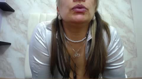 Amell Thomson online show from January 11, 5:18 pm