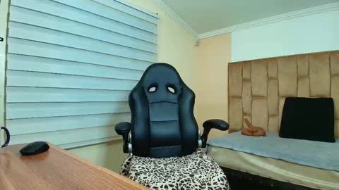 Amell Thomson online show from November 28, 10:51 am