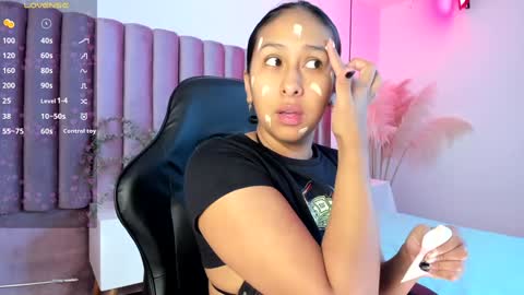 Snapshot of amelyamann chatting on February 7, 12:17 pm          online show from February 7, 12:17 pm