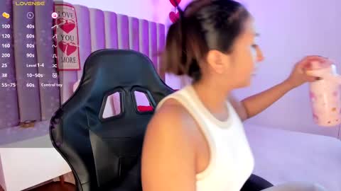 Snapshot of amelyamann chatting on February 16, 12:21 pm          online show from February 16, 12:21 pm
