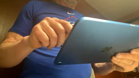 Snapshot of american_ron chatting on February 9, 5:00 am american_ron online show from February 9, 5:00 am