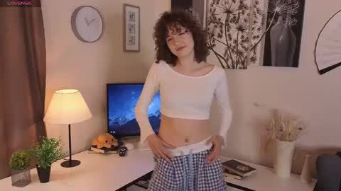 Alivia online show from May 28, 10:01 am