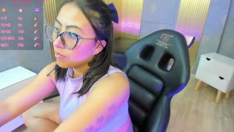 Snapshot of amhira_tay chatting on May 22, 7:19 pm amhira_tay online show from May 22, 7:19 pm