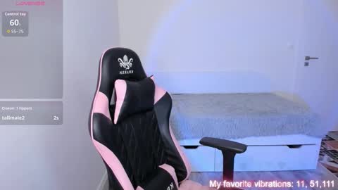 Snapshot of ami_amour_ chatting on January 16, 12:53 pm Hi-hi I am Kate welcome to my sexy room online show from January 16, 12:53 pm