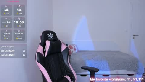 Snapshot of ami_amour_ chatting on March 31, 4:18 pm Hi-hi I am Kate welcome to my sexy room online show from March 31, 4:18 pm