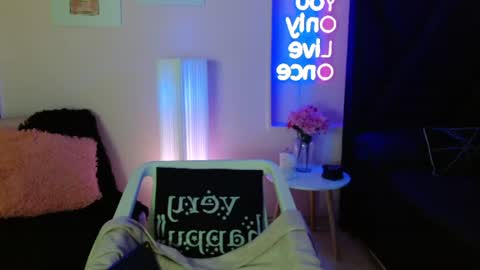 Snapshot of ami_smith chatting on July 15, 9:09 pm ami_smith online show from July 15, 9:09 pm