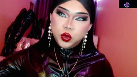 Queen Mireska online show from May 10, 2:22 pm