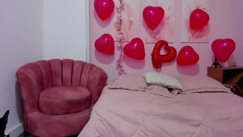 Snapshot of amiiclark chatting on February 14, 7:10 pm AmiiClark online show from February 14, 7:10 pm