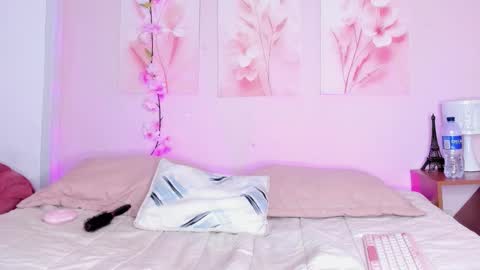 AmiiClark  online show from March 21, 7:06 pm