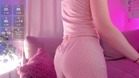 Snapshot of amily_warren chatting on February 9, 11:03 am Amily online show from February 9, 11:03 am