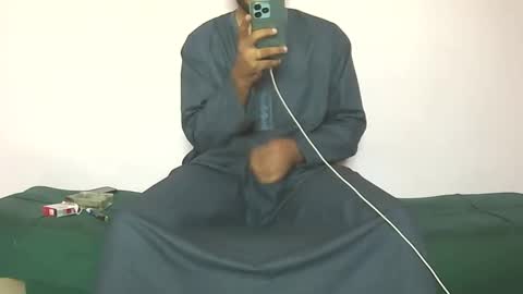 Snapshot of amir_elaraby chatting on October 2, 7:04 am Amir online show from October 2, 7:04 am