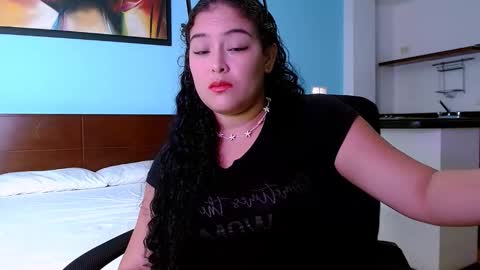 Snapshot of amira_moon_ chatting on November 14, 2:49 pm Amira online show from November 14, 2:49 pm