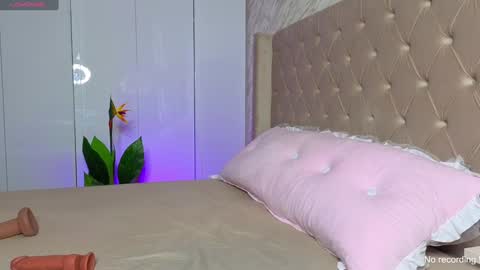 Amy online show from December 1, 9:25 am