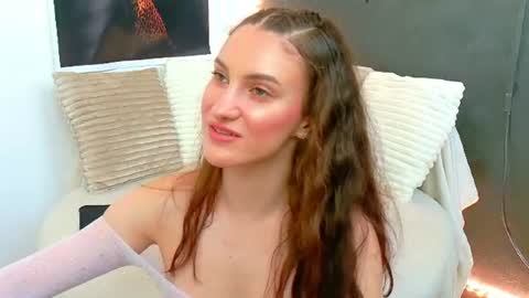 Snapshot of ammirra_a chatting on July 1, 4:47 am Amira online show from July 1, 4:47 am
