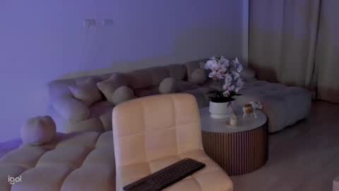 Snapshot of ammy_oxford chatting on January 7, 12:13 am Ammy online show from January 7, 12:13 am