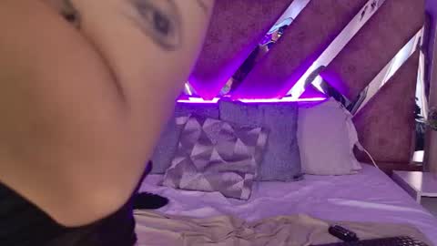 Ammy Jones online show from June 11, 8:40 pm